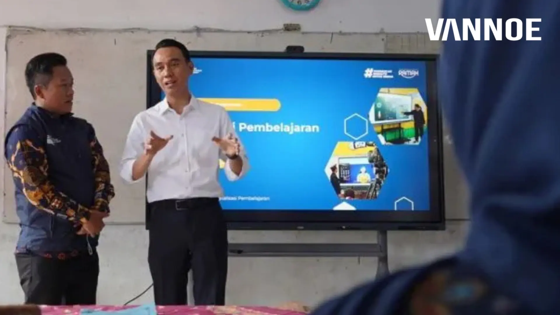 Interactive Flat Panel (IFP) Sekolah