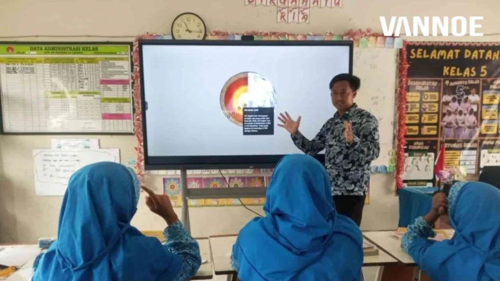 Kenapa Interactive Flat Panel (IFP) & Smart Board Jadi Kebutuhan Wajib Kantor dan Sekolah di 2026